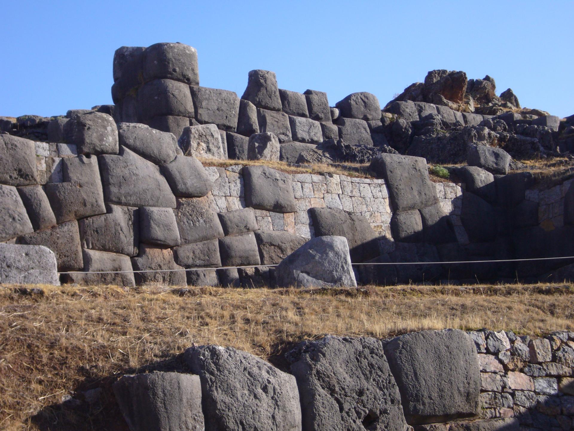 Entdecken Sie das Heilige Tal der Inka mit seinen einzigartigen Bauten in Peru